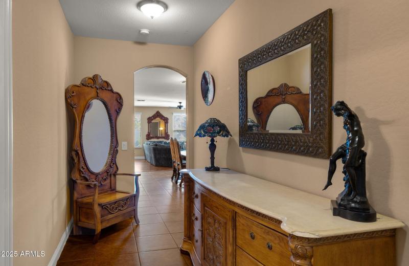 30-web-or-mls-Hallway2