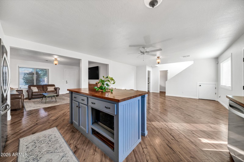 15957 W Crocus Dr-12_(2048)