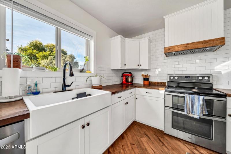 15957 W Crocus Dr-13_(2048)