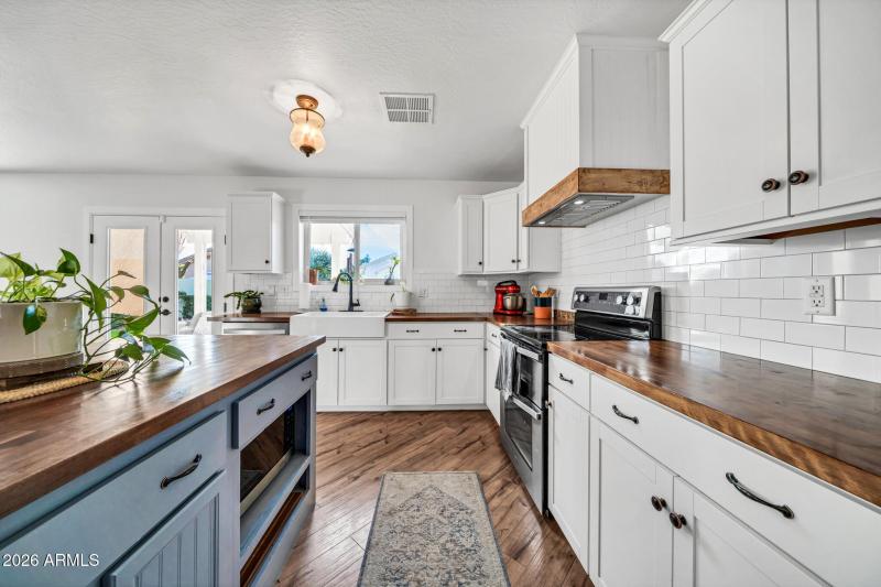 15957 W Crocus Dr-14_(2048)