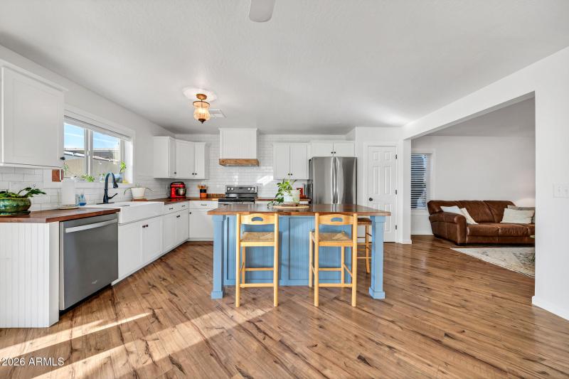 15957 W Crocus Dr-17_(2048)