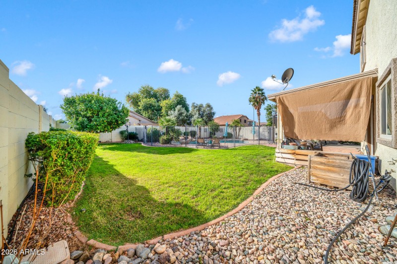 15957 W Crocus Dr-37_(2048)