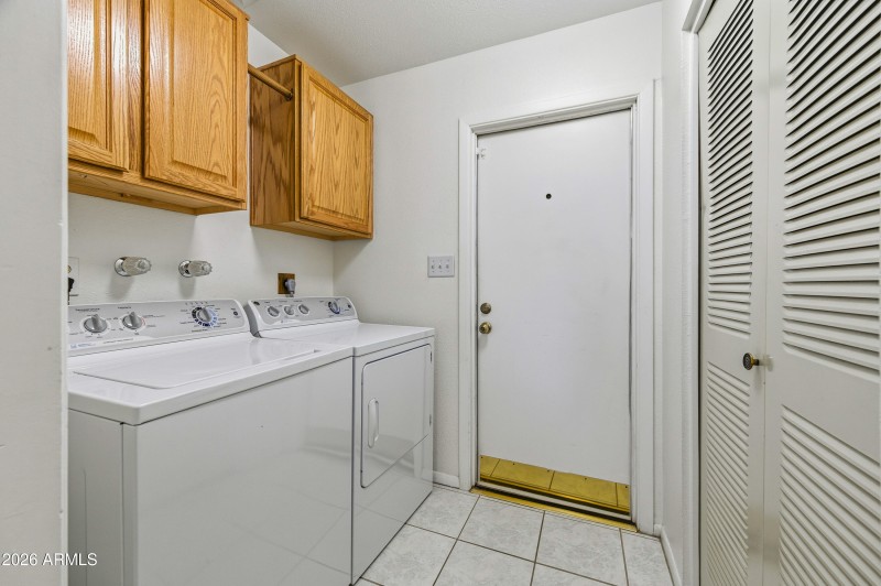 2115 E Greenway Dr-10