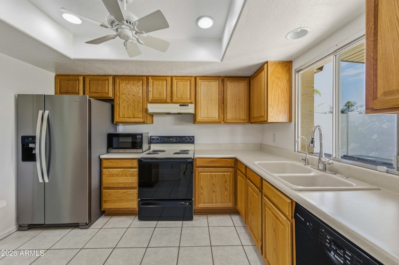 2115 E Greenway Dr-11