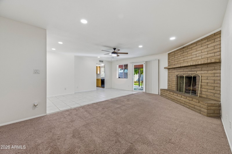 2115 E Greenway Dr-14