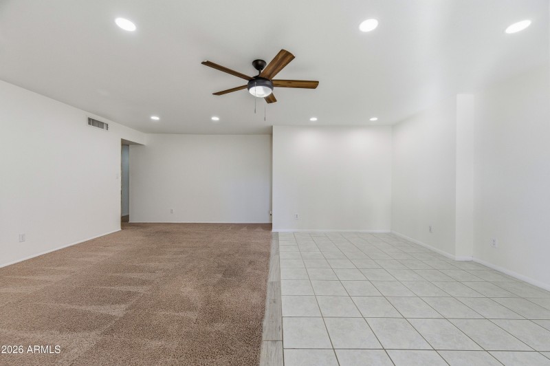 2115 E Greenway Dr-28