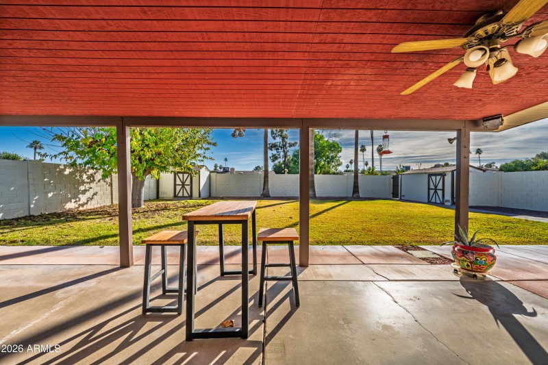 2115 E Greenway Dr-37