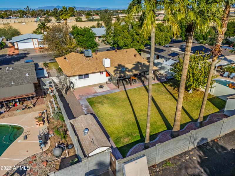 2115 E Greenway Dr-39