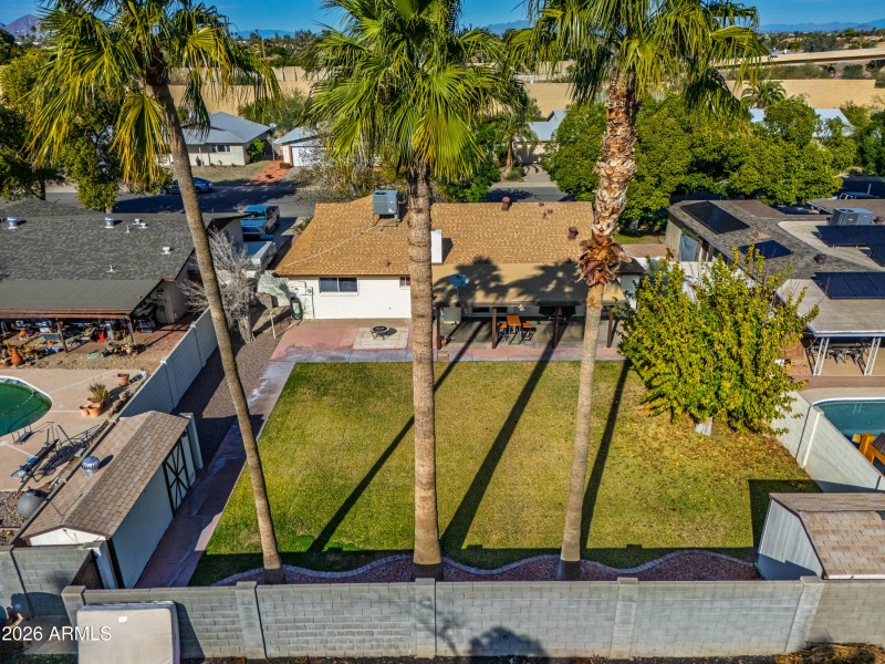 2115 E Greenway Dr-40