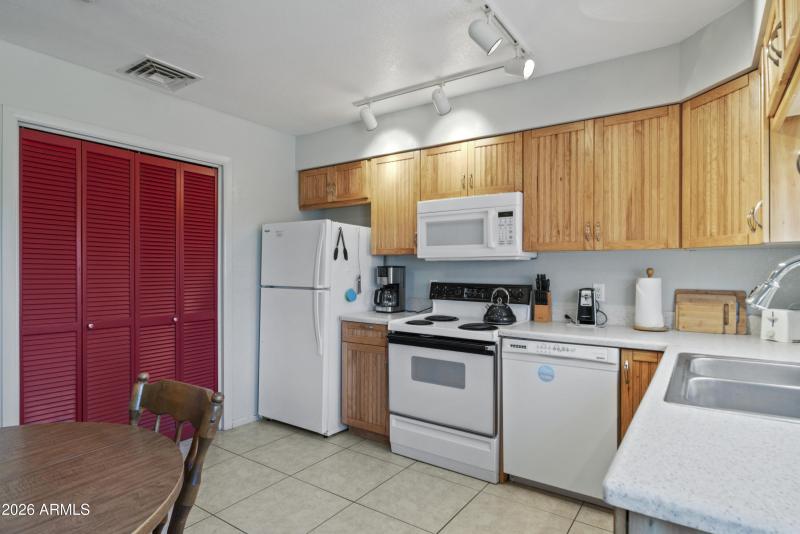 317 Peretz Cir 00014