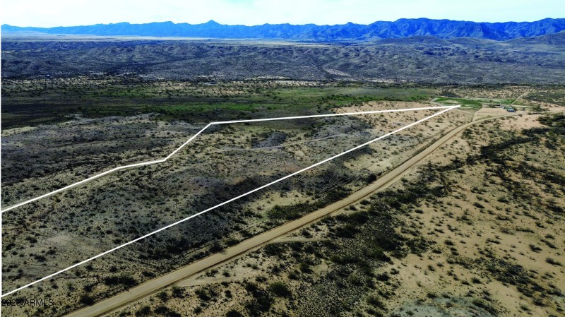 Group of 2 Objects (1)