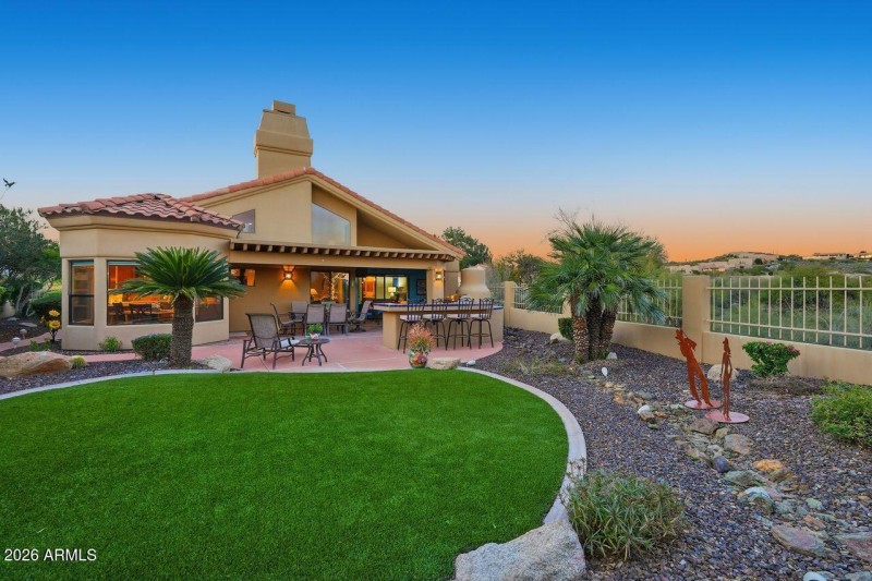 Noone on east side for privacy