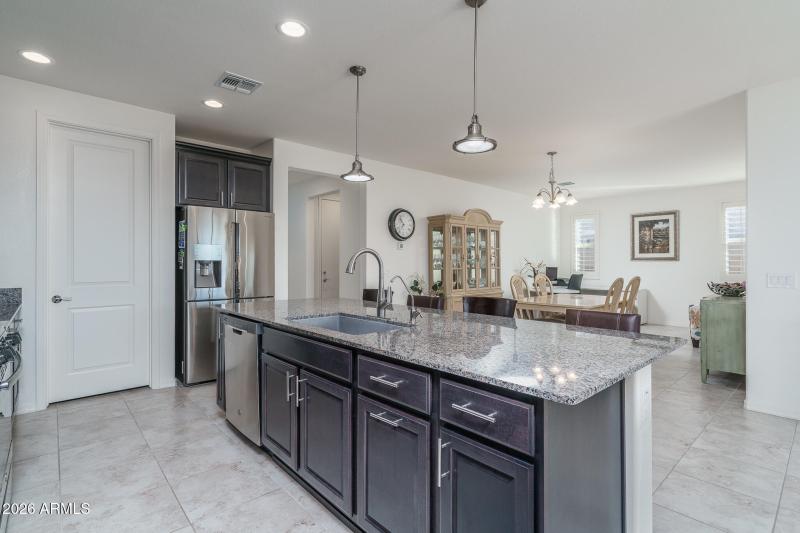 4) KITCHEN