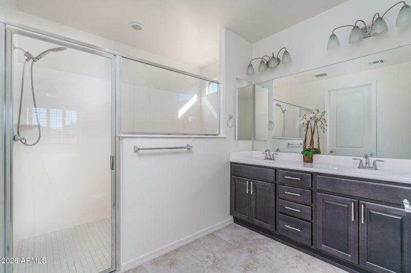 12) PRIMARY BATH