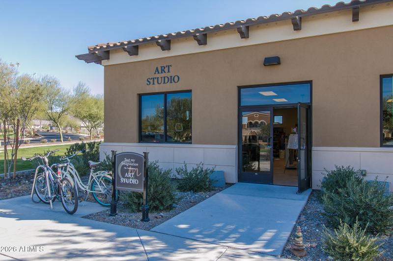 F) ART STUDIO