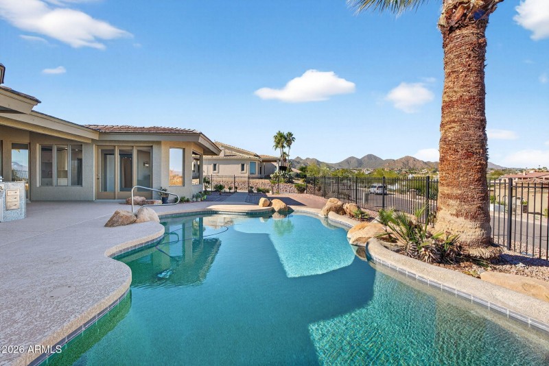 11-web-or-mls-71-E Telegraph Dr