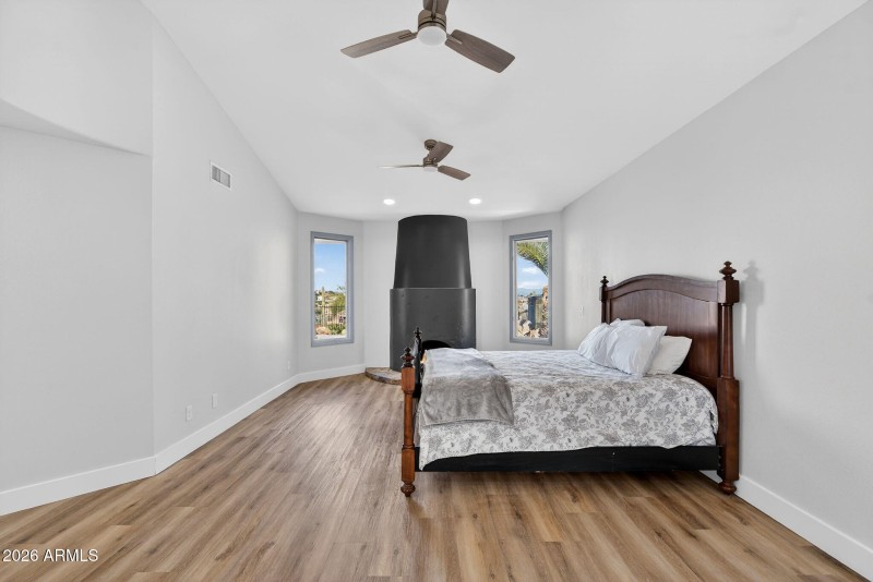 47-web-or-mls-22-E Telegraph Dr