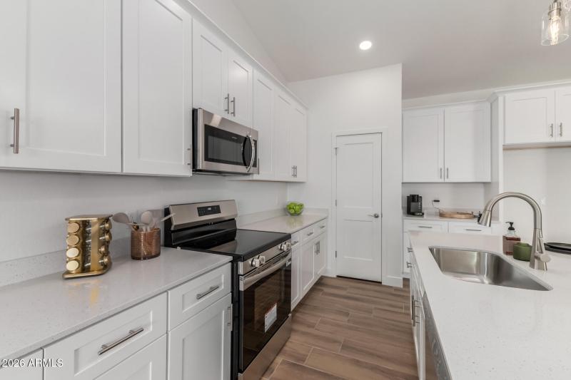 17 Sandstone Mountain