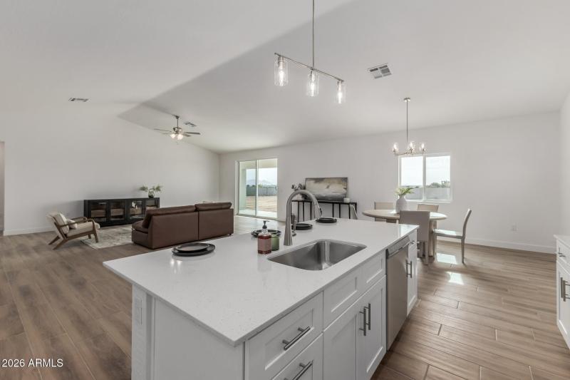 18 Sandstone Mountain