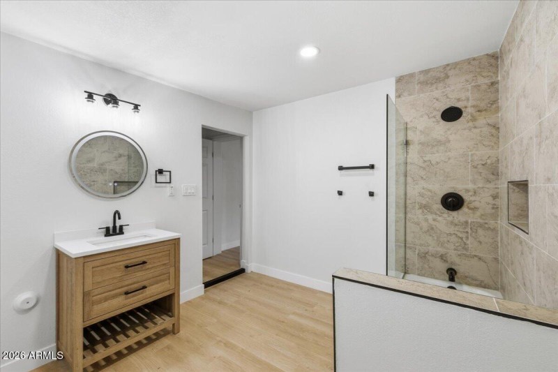 02-4210_N_18th_Ave_49