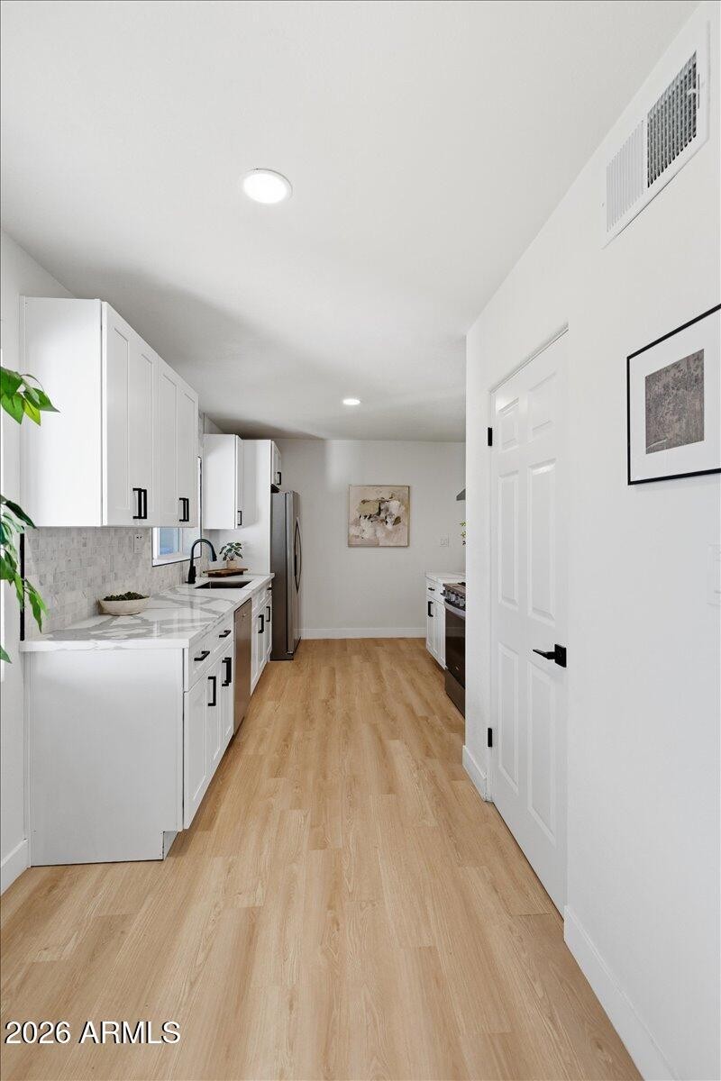 03-4210_N_18th_Ave_65