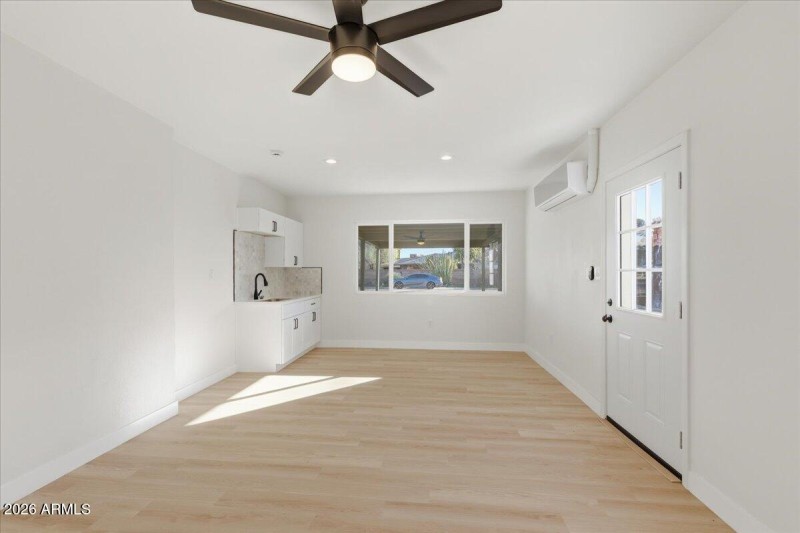 09-4210_N_18th_Ave_60