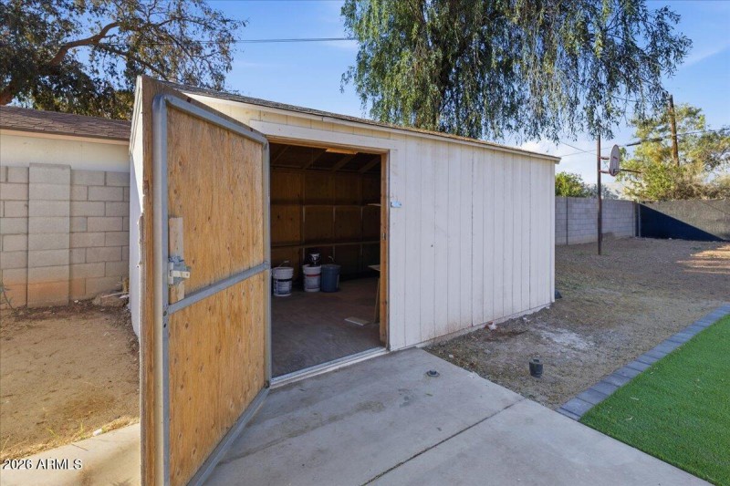 12-4210_N_18th_Ave_57