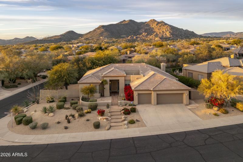 Private Setting w Mountain Views