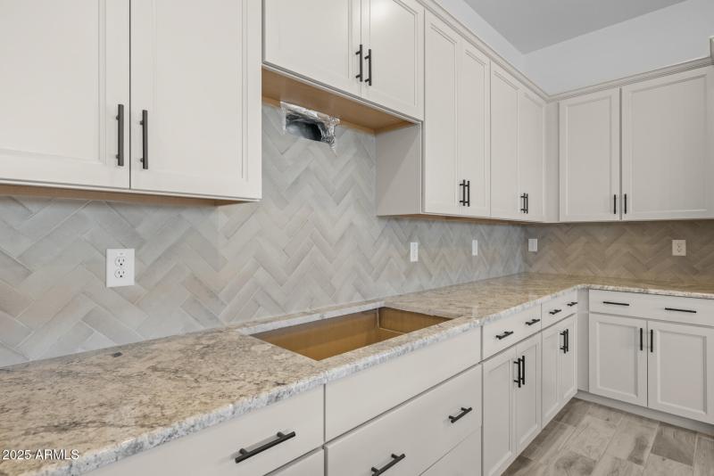 11)KITCHEN