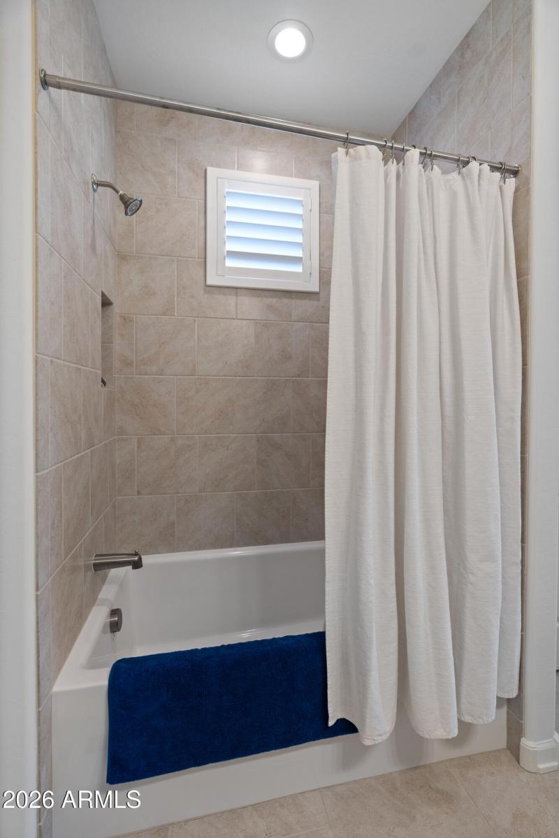 en-suite 2 tub shower