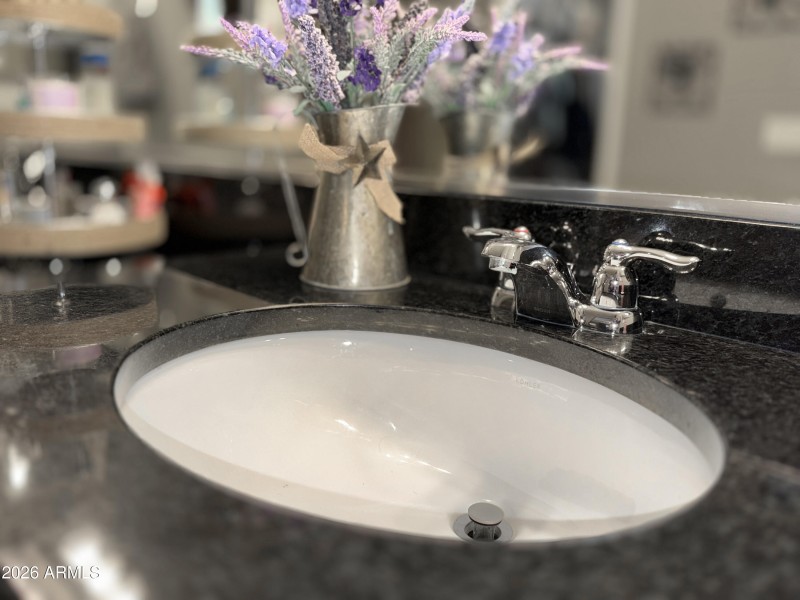 P bath granite - 2609 W Rabjohn