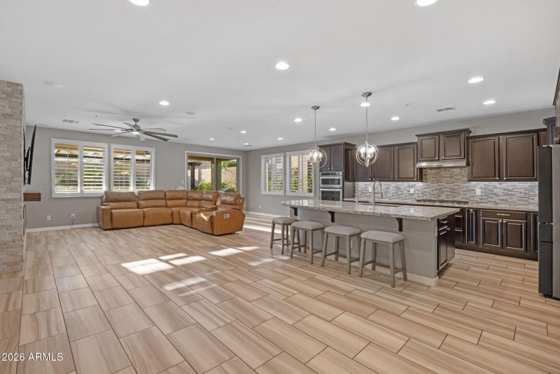 6-web-or-mls-32388-n-129th-dr