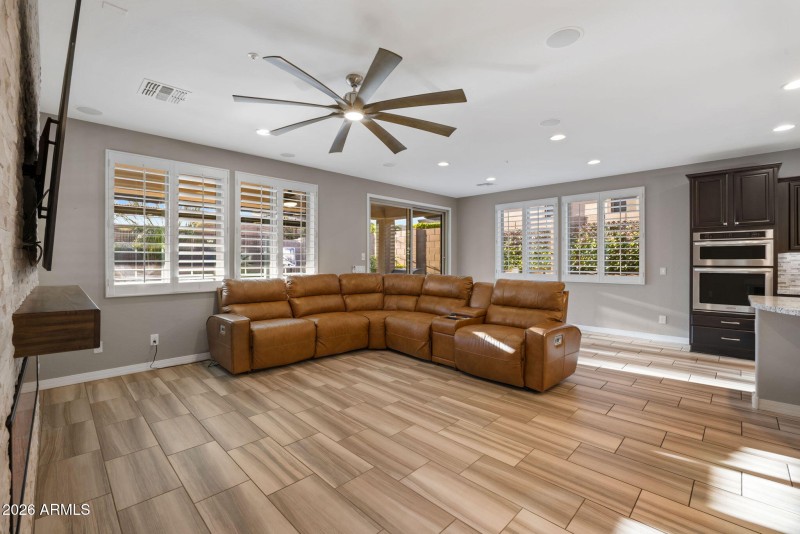 8-web-or-mls-32388-n-129th-dr