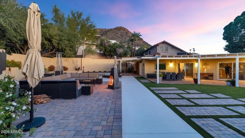 2260 E Palmaire Ave-large-044-052-TOD433