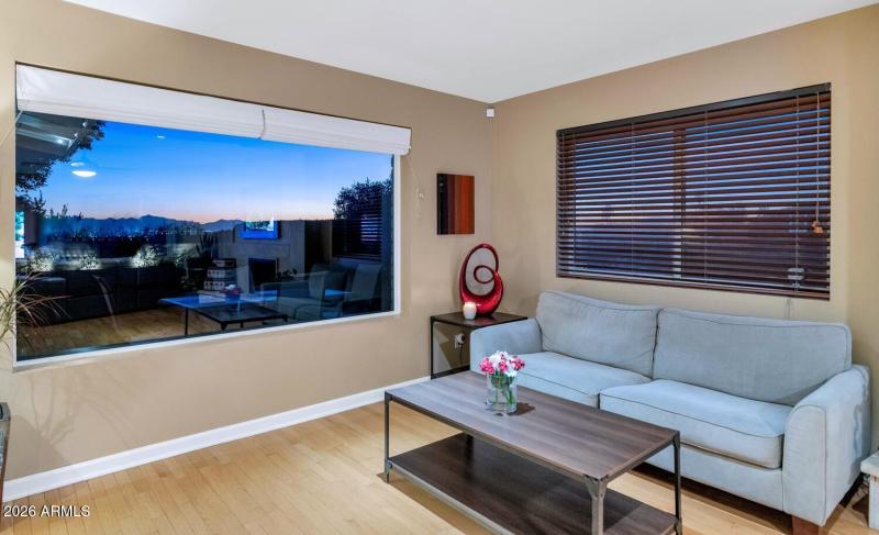 2260 E Palmaire Ave-large-052-037-TOD436