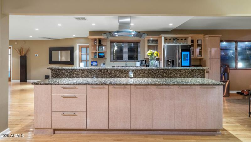 2260 E Palmaire Ave-large-059-049-TOD435