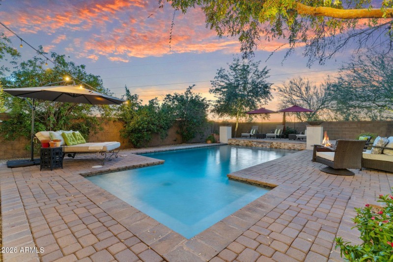 Dive In, Cozy Up!