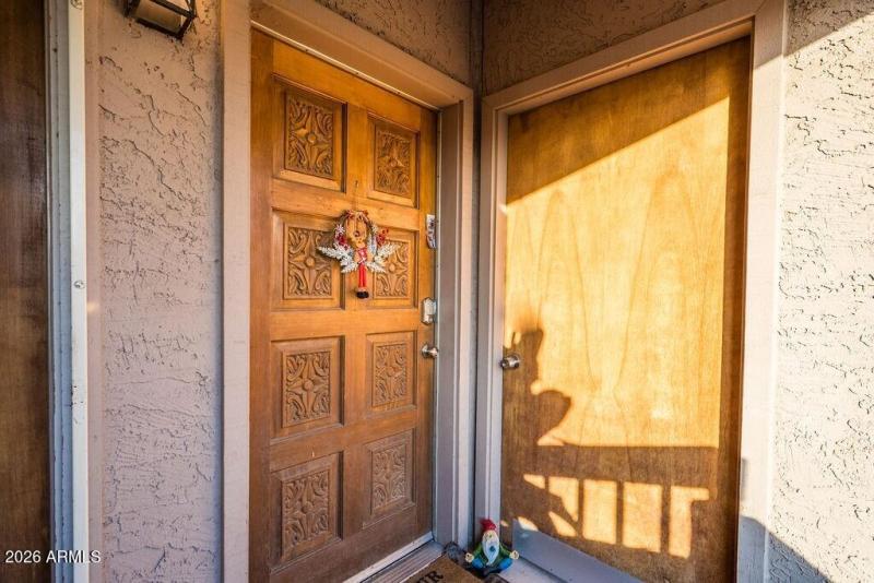 002_Front Patio Entry