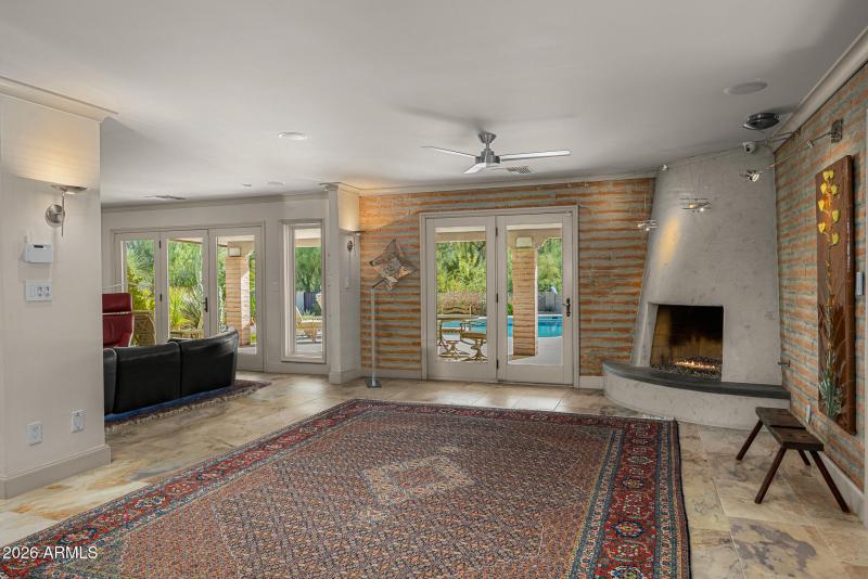 14family room