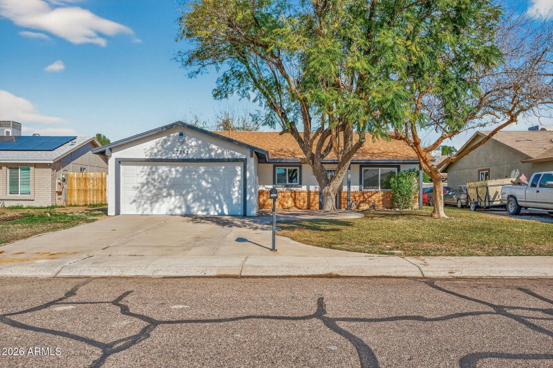 06_7352_W_Meadowbrook_Ave6_mls