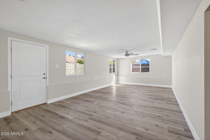 40_7352_W_Meadowbrook_Ave40_mls