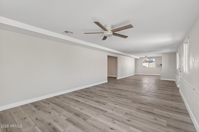 43_7352_W_Meadowbrook_Ave43_mls