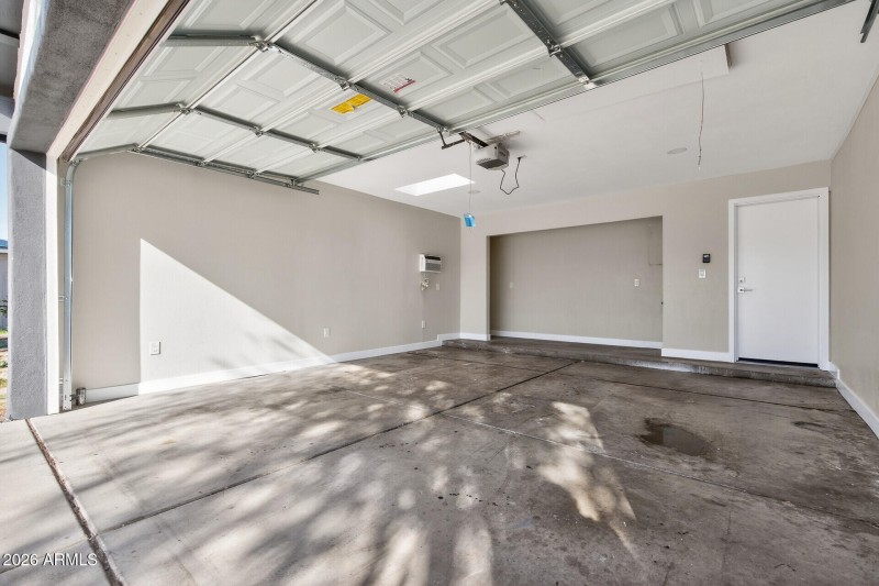 46_7352_W_Meadowbrook_Ave46_mls