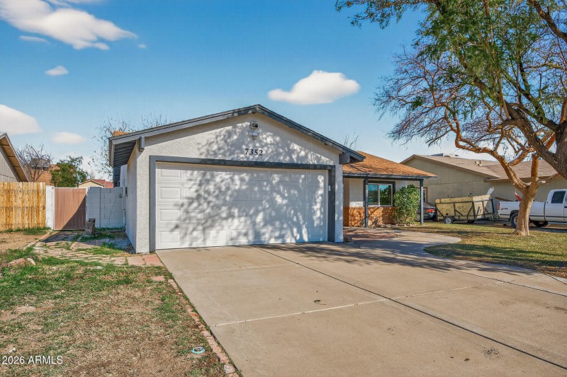 03_7352_W_Meadowbrook_Ave3_mls