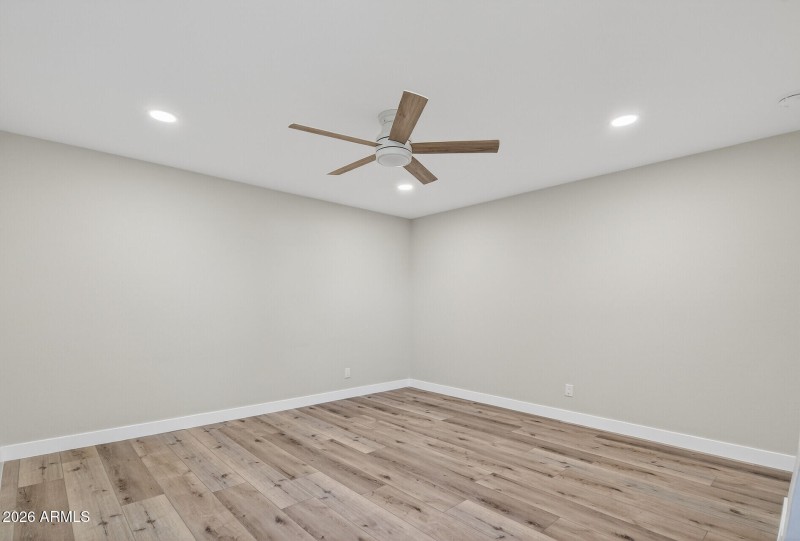 22_7352_W_Meadowbrook_Ave22_mls