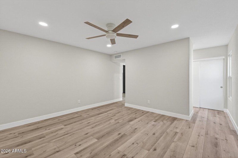 23_7352_W_Meadowbrook_Ave23_mls