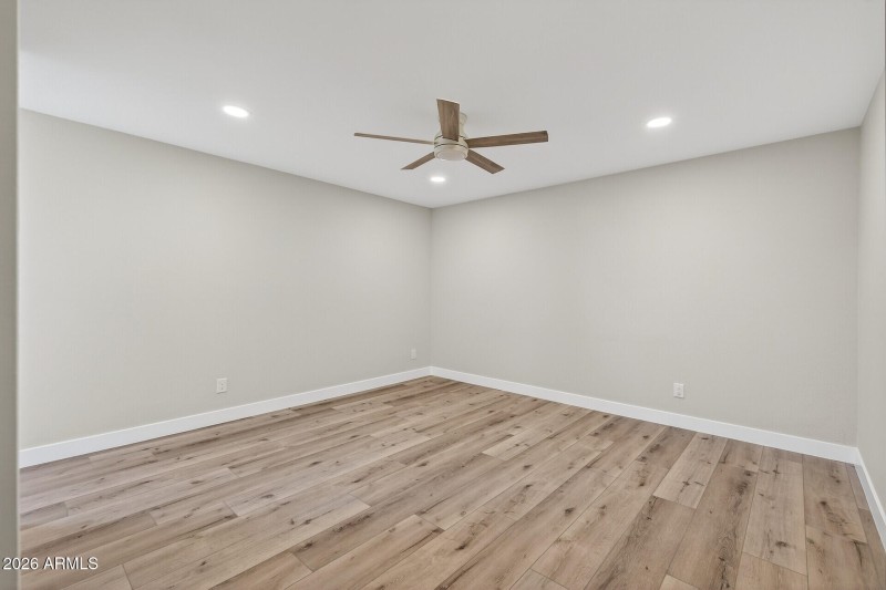 25_7352_W_Meadowbrook_Ave25_mls