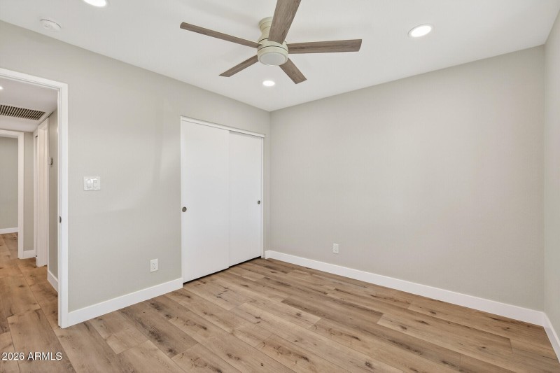 30_7352_W_Meadowbrook_Ave30_mls