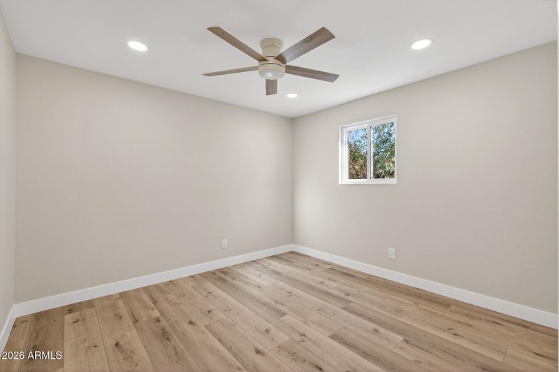 33_7352_W_Meadowbrook_Ave33_mls