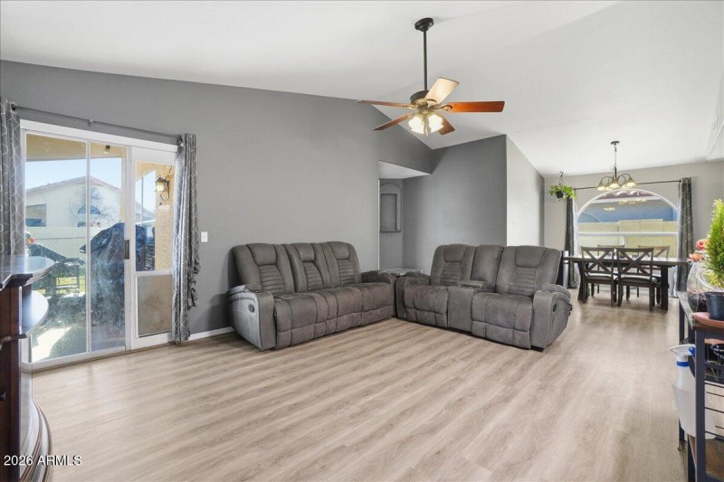 09-4013 E Alder Ave_RedHogMedia